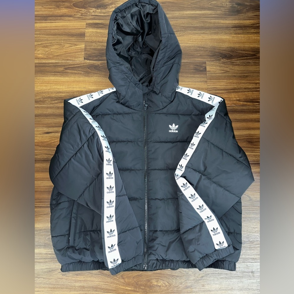 NWT Adidas Original Women’s Short HD Puff Logo Jacket Sz L
